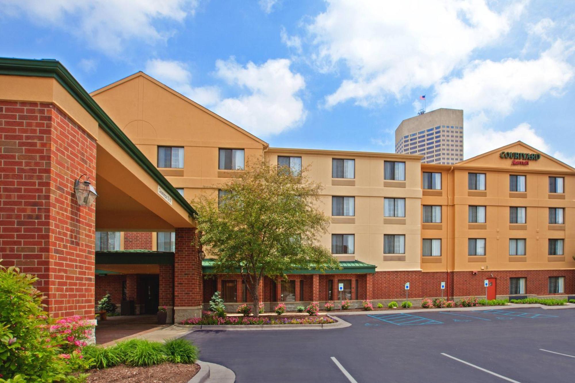 Courtyard Indianapolis At The Capitol Hotell Exteriör bild